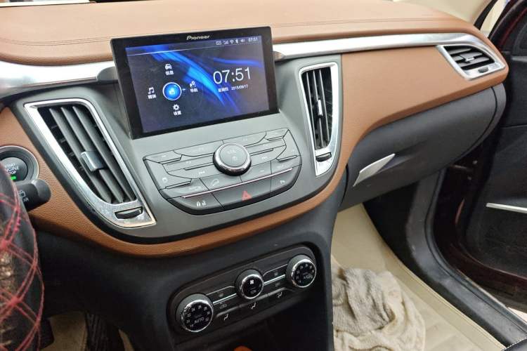 Used Soueast DX7 2018 1.5T Automatic Luxury Model Audio And AC Panel