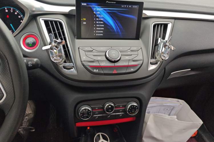 Used Soueast DX7 2018 1.5T Automatic Glory Edition Audio And AC Panel