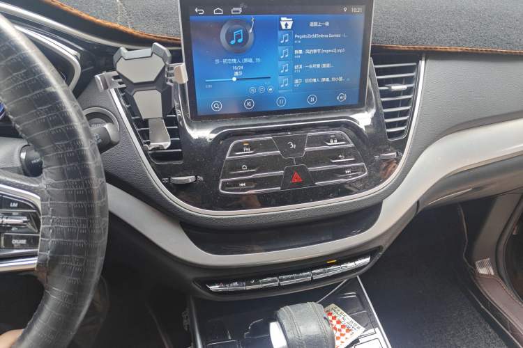 Used Soueast DX7 2018 Prime 1.5T Automatic Smart Connect Starry Sky Edition China V Standard Audio And AC Panel