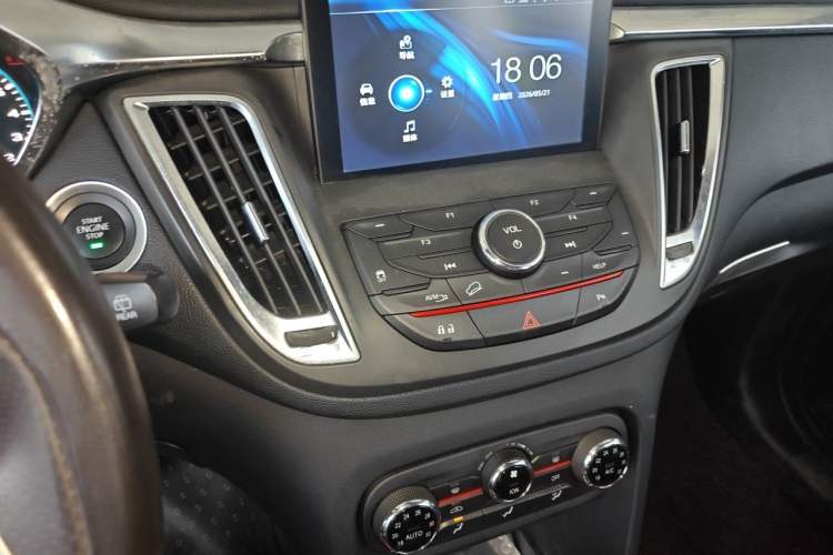 Used Soueast DX7 2018 1.5T Automatic Luxury Model Audio And AC Panel