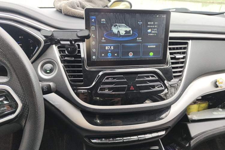 Used Soueast DX7 2018 Prime 1.8T DCT Luxury Model China V Standard Audio And AC Panel