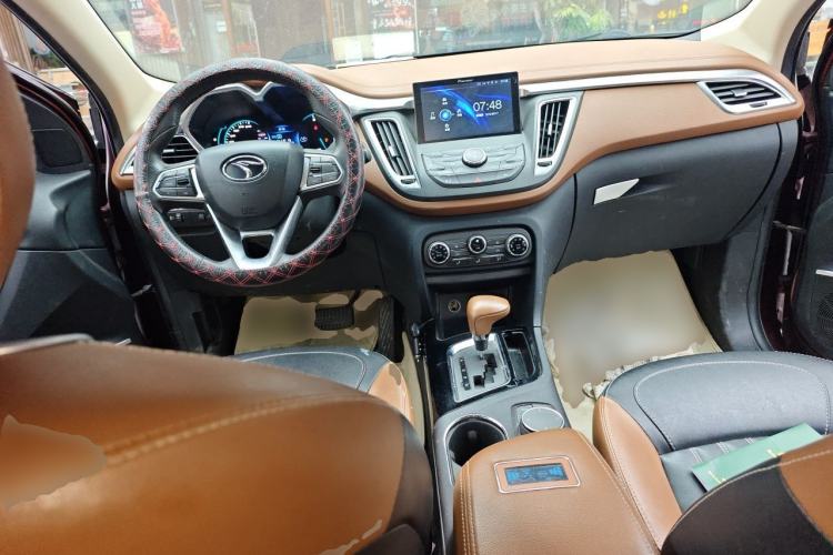 Used Soueast DX7 2018 1.5T Automatic Luxury Model Center Console
