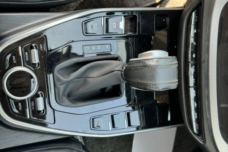 Used Soueast DX7 2018 Prime 1.8T DCT Luxury Model China V Standard Gear Lever