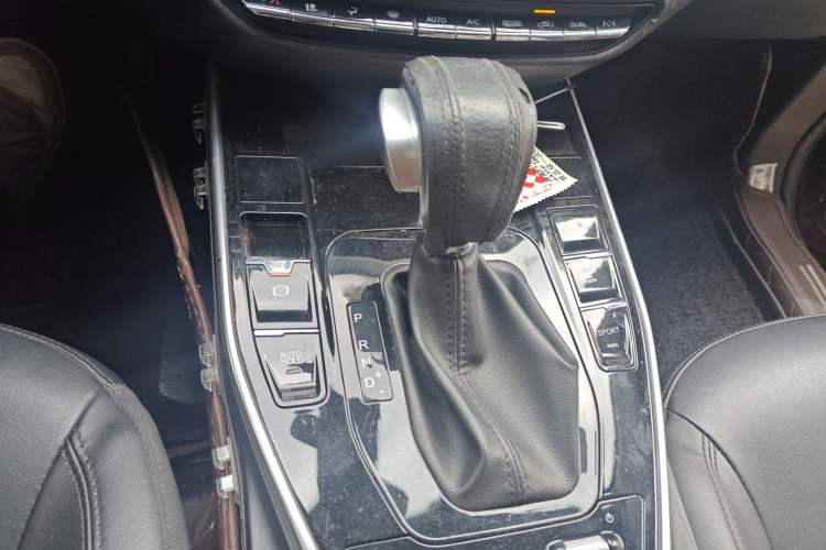 Used Soueast DX7 2018 Prime 1.5T Automatic Smart Connect Starry Sky Edition China V Standard Gear Lever