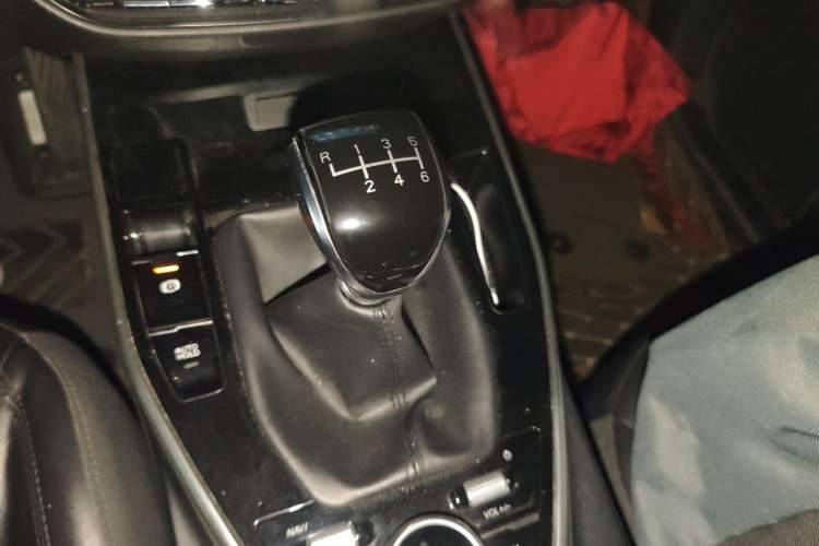 Used Soueast DX7 2018 Prime 1.5T Manual Smart Connect Starry Edition China V Standard Gear Lever