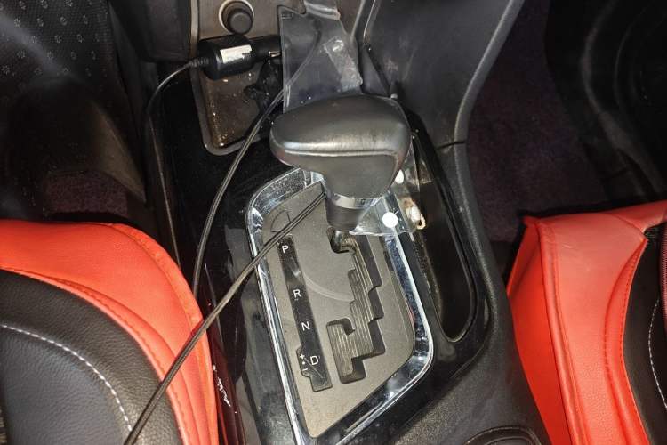Used Soueast DX7 2018 1.5T Automatic Luxury Model Gear Lever