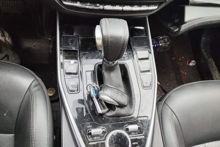 Used Soueast DX7 2018 Prime 1.8T DCT Luxury Model China V Standard Gear Lever