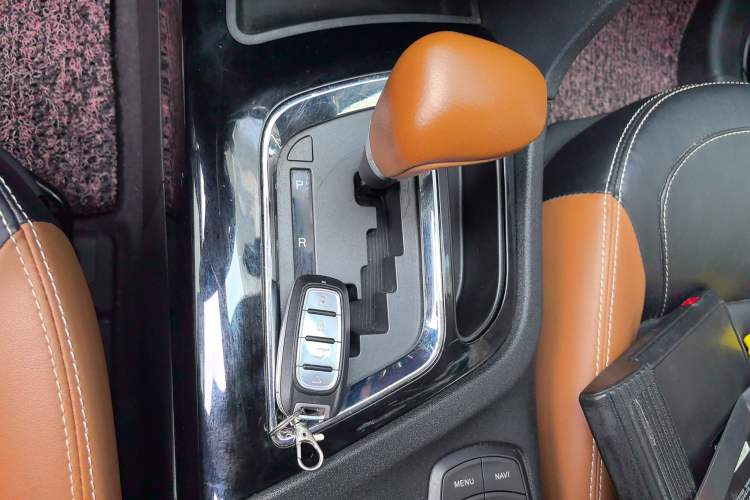 Used Soueast DX7 2018 1.5T Automatic Glory Edition Gear Lever