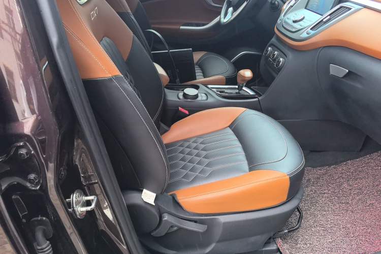 Used Soueast DX7 2018 1.5T Automatic Glory Edition Right Front Seat