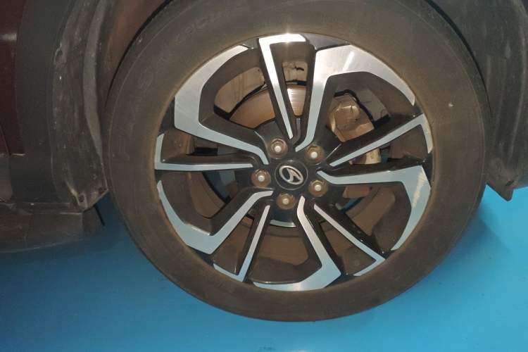 Used Soueast DX7 2018 Prime 1.5T Manual Smart Connect Starry Edition China V Standard Right Front Wheel Hub