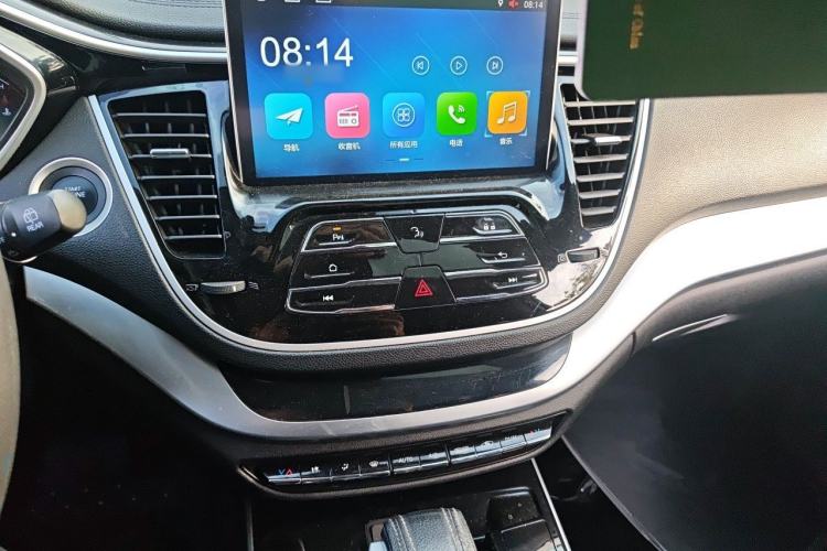 Used Soueast DX7 2018 Prime 1.5T Automatic Smart Connect Starry Sky Edition China V Standard Audio And AC Panel