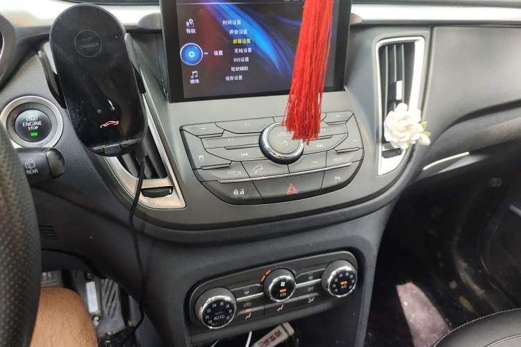 Used Soueast DX7 2018 1.5T Automatic Luxury Model Audio And AC Panel