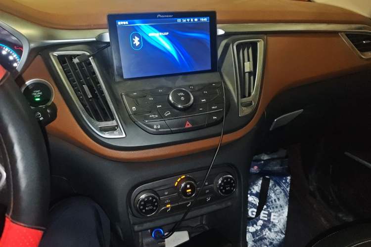 Used Soueast DX7 2018 1.5T Automatic Luxury Model Audio And AC Panel