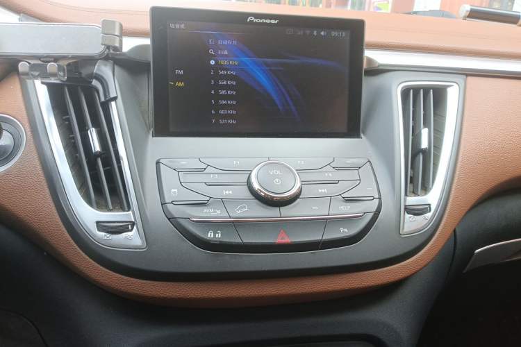 Used Soueast DX7 2018 1.5T Manual Luxury Model Audio And AC Panel