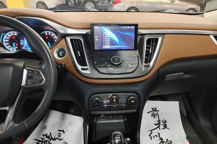 Used Soueast DX7 2018 1.5T Manual Triumph Edition Audio And AC Panel