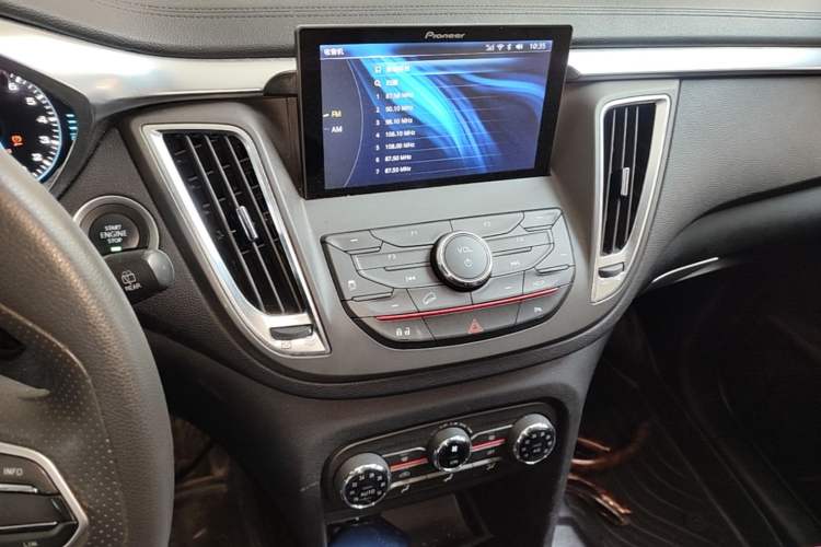 Used Soueast DX7 2018 1.5T Automatic Glory Edition Audio And AC Panel