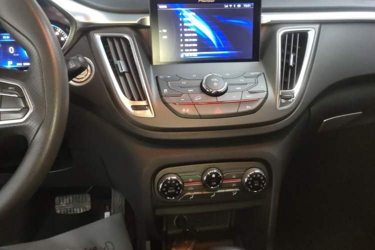Used Soueast DX7 2018 1.5T Automatic Glory Edition Audio And AC Panel