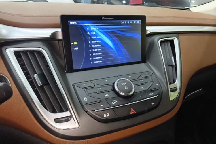 Used Soueast DX7 2018 1.5T Automatic Glory Edition Audio And AC Panel