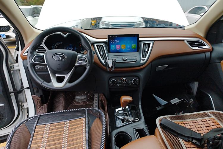 Used Soueast DX7 2018 Classic Edition 1.5T Automatic Comfort Model China V Standard Center Console