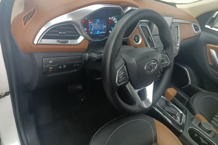Used Soueast DX7 2018 1.5T Automatic Luxury Model Center Console