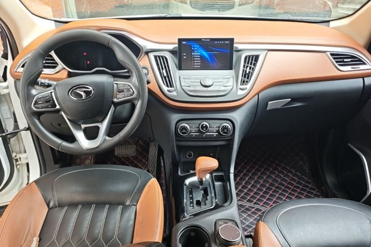 Used Soueast DX7 2018 1.5T Automatic Glory Edition Center Console