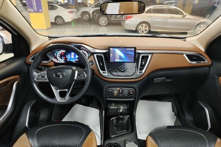 Used Soueast DX7 2018 1.5T Manual Triumph Edition Center Console