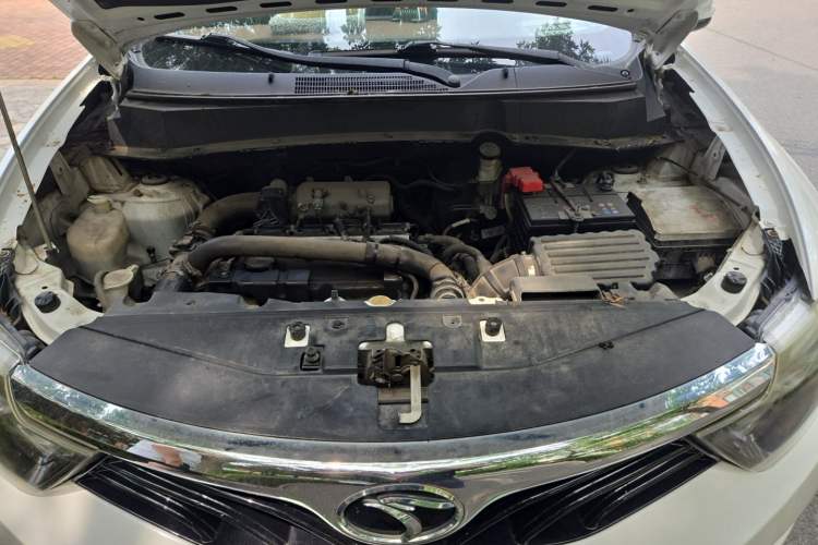 Used Soueast DX7 2018 2.0T Manual Luxury Version Engine Bay