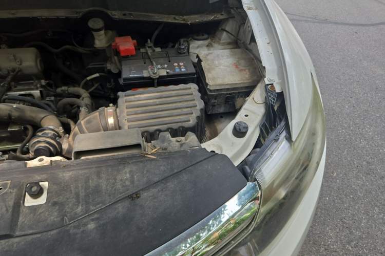 Used Soueast DX7 2018 2.0T Manual Luxury Version Engine Bay Left