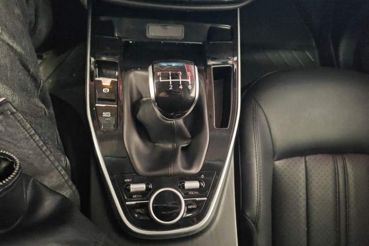 Used Soueast DX7 2018 Prime 1.5T Manual Smart Connect Starry Edition China V Standard Gear Lever