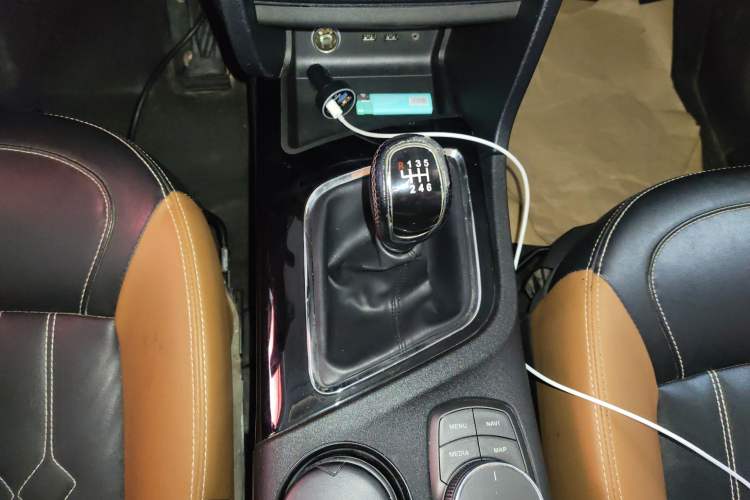 Used Soueast DX7 2018 1.5T Manual Triumph Edition Gear Lever