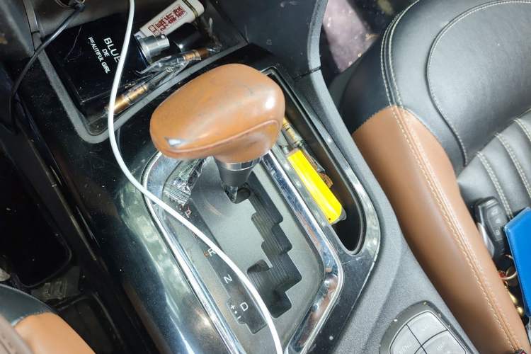 Used Soueast DX7 2018 1.5T Automatic Luxury Model Gear Lever