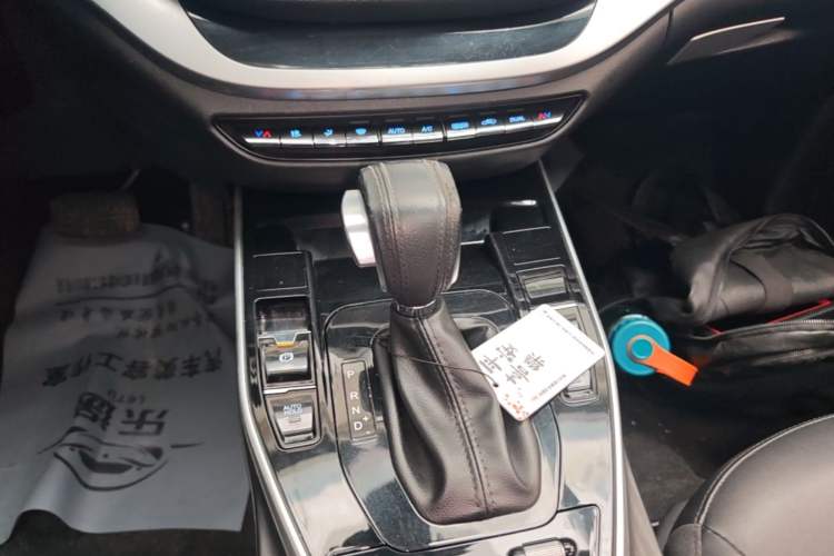 Used Soueast DX7 2018 Prime 1.5T Automatic Smart Connect Starry Sky Edition China V Standard Gear Lever