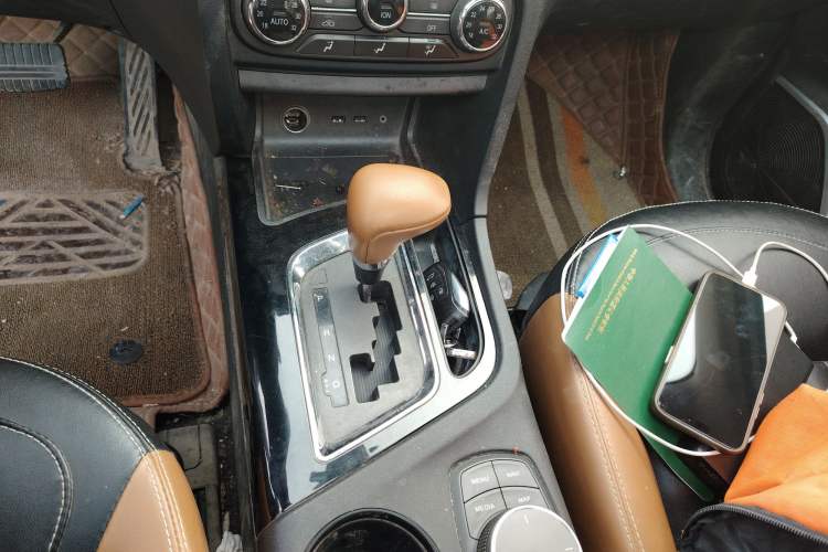 Used Soueast DX7 2018 1.5T Automatic Glory Edition Gear Lever