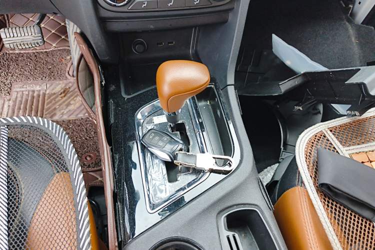Used Soueast DX7 2018 Classic Edition 1.5T Automatic Comfort Model China V Standard Gear Lever