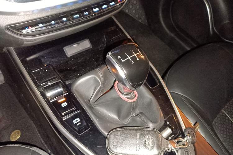 Used Soueast DX7 2018 Prime 1.5T Manual Smart Connect Starry Edition China V Standard Gear Lever