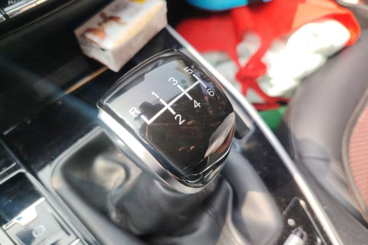Used Soueast DX7 2018 Prime 1.5T Manual Luxury Model China V Standard Gear Lever