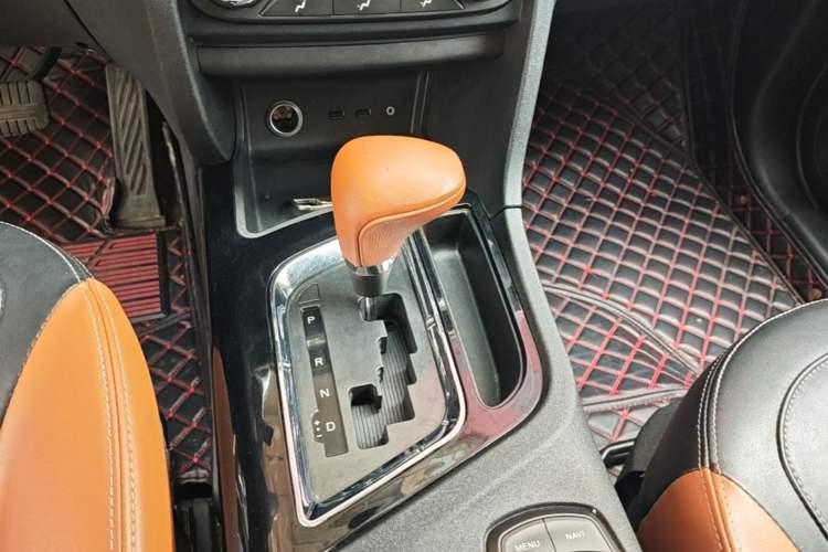 Used Soueast DX7 2018 1.5T Automatic Glory Edition Gear Lever