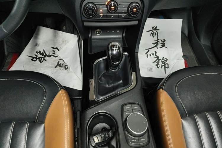 Used Soueast DX7 2018 1.5T Manual Triumph Edition Gear Lever