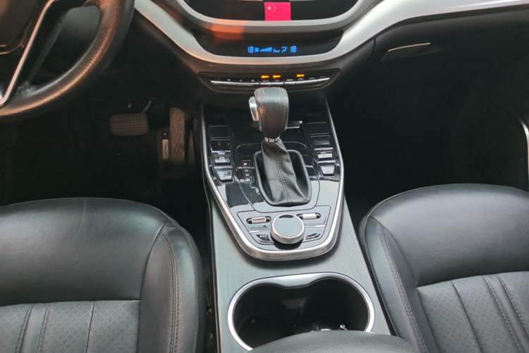 Used Soueast DX7 2018 Prime 1.8T DCT Luxury Model China V Standard Gear Lever