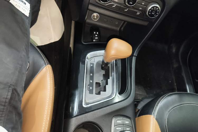 Used Soueast DX7 2018 1.5T Automatic Glory Edition Gear Lever