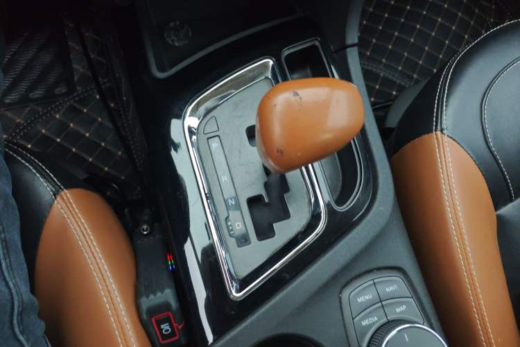 Used Soueast DX7 2018 1.5T Automatic Glory Edition Gear Lever