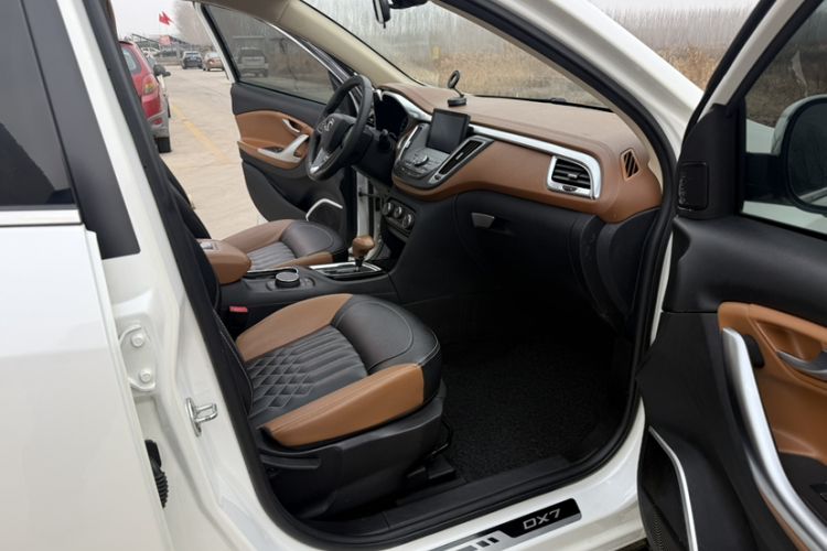 Used Soueast DX7 2018 1.5T Automatic Luxury Model Interior 1