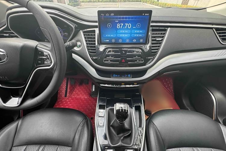 Used Soueast DX7 2018 Prime 1.5T Manual Smart Connect Starry Edition China V Standard Interior 1