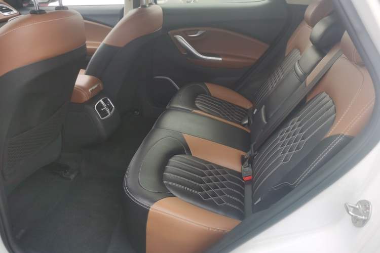 Used Soueast DX7 2018 1.5T Automatic Luxury Model Interior 1
