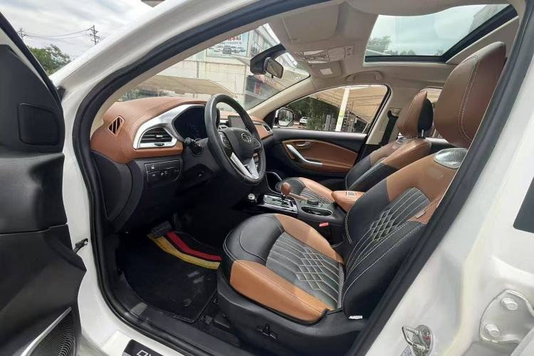 Used Soueast DX7 2018 1.5T Automatic Luxury Model Interior 1