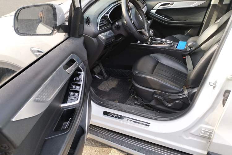 Used Soueast DX7 2018 Prime 1.5T Automatic Smart Connect Starry Sky Edition China V Standard Interior 3