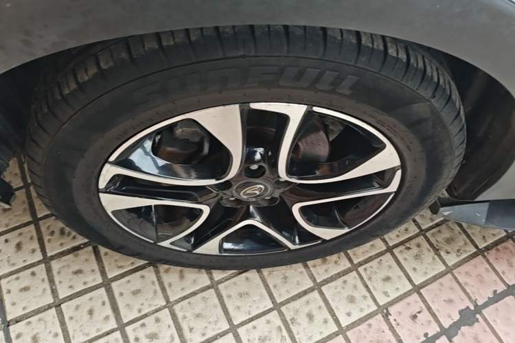Used Soueast DX7 2018 1.5T Automatic Glory Edition Left Front Wheel Hub