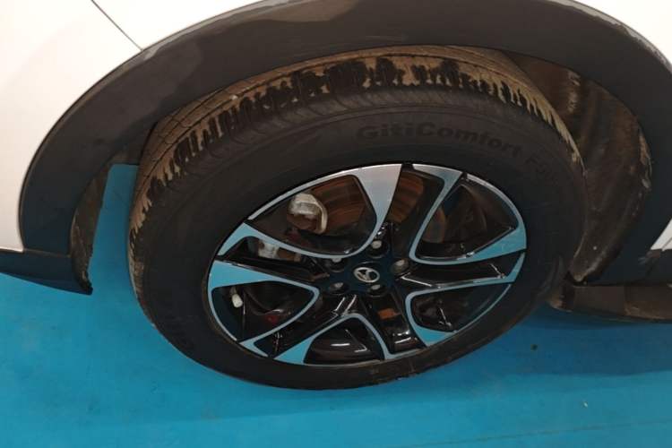 Used Soueast DX7 2018 1.5T Automatic Glory Edition Left Front Wheel Hub