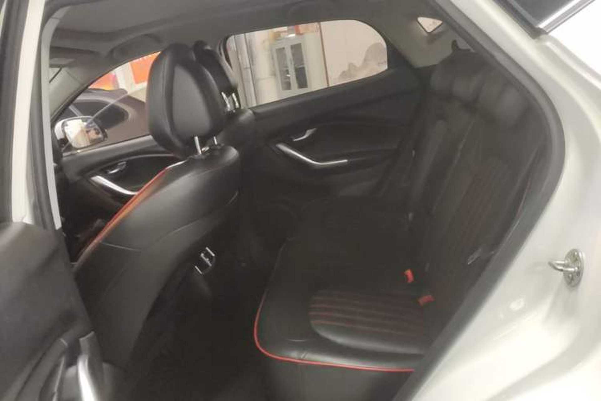 Used Soueast DX7 2018 1.5T Automatic Glory Edition Left Rear Seat