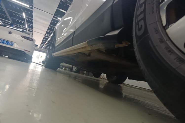 Used Soueast DX7 2018 1.5T Automatic Luxury Model Left Side Sill